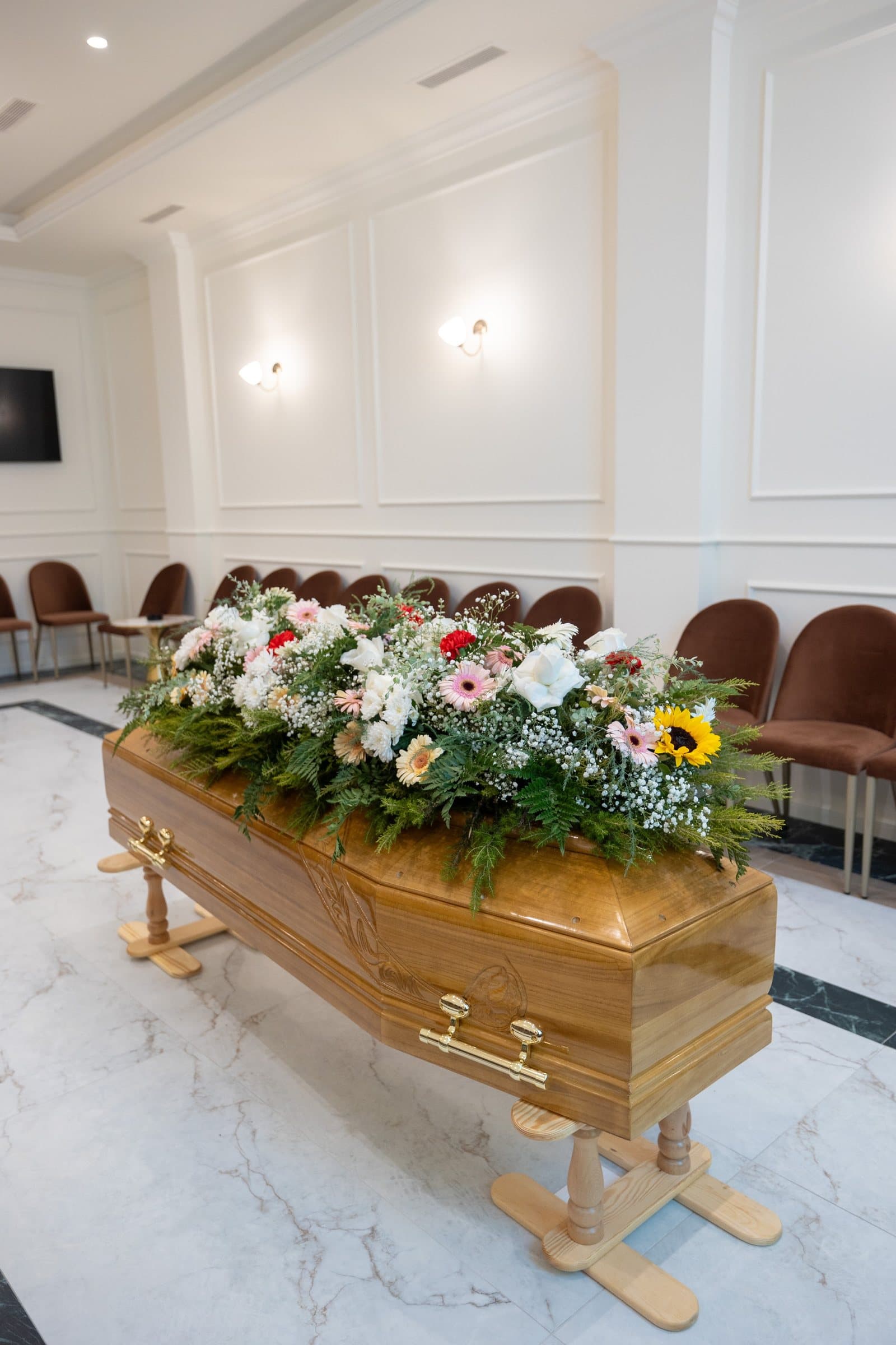Arkivol druri me lule në Sallën Beata.